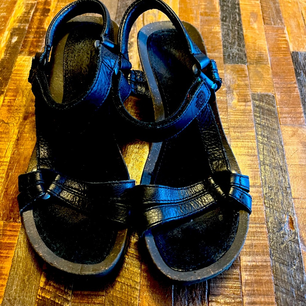 Teva Cbrillo wedged leather sandals size 7.5